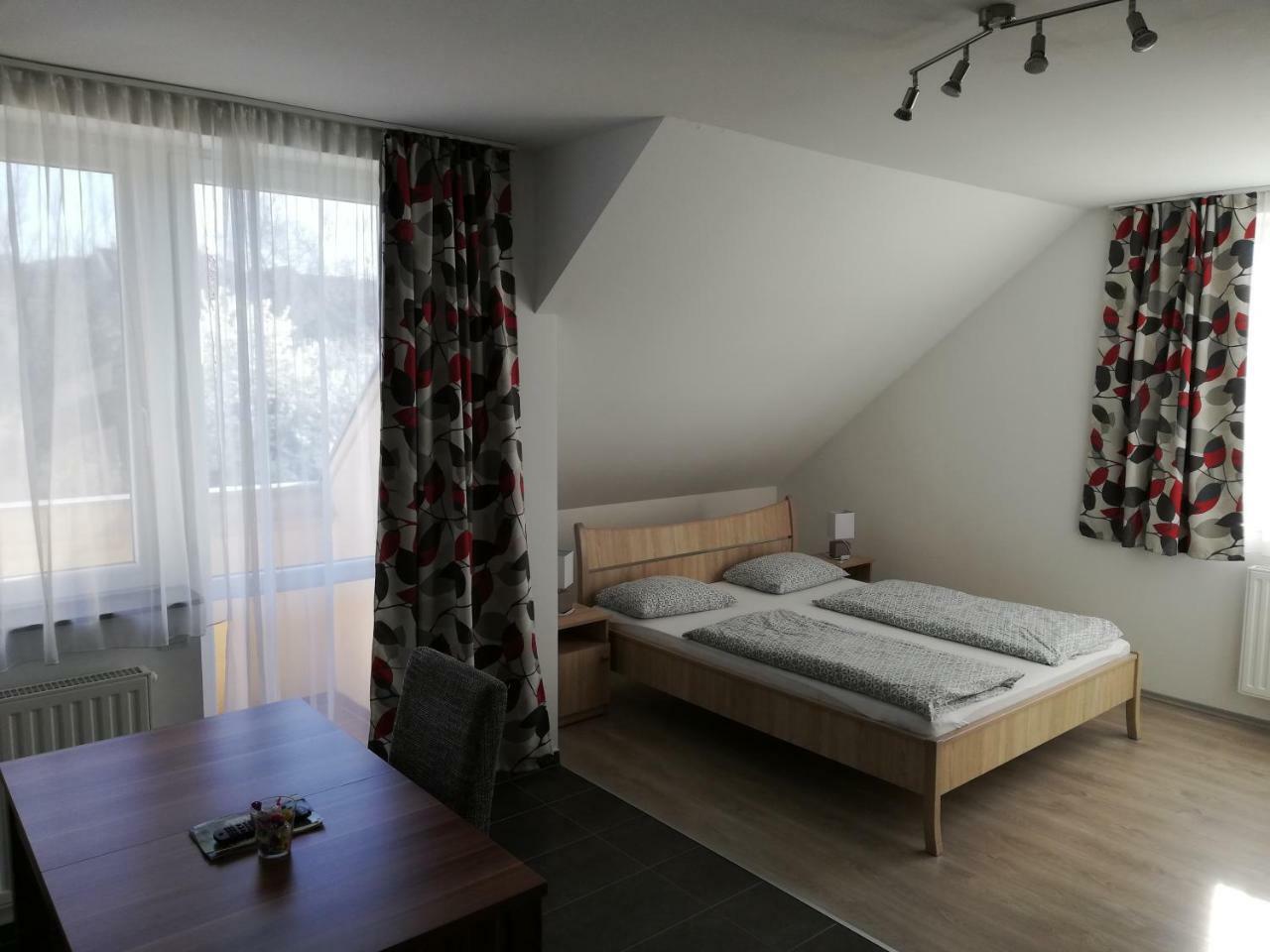 Apartman 25 Sopron Esterno foto